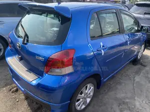 Toyota Yaris Base Sedan 4dr 2010 Blue