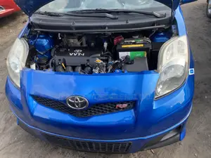 Toyota Yaris Base Sedan 4dr 2010 Blue