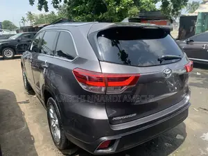 Toyota Highlander Limited Platinum 2019 Gray