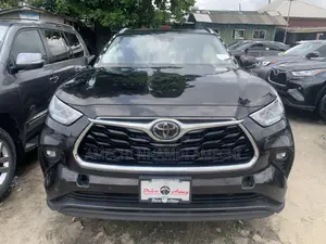 Toyota Highlander Limited 2022 Black