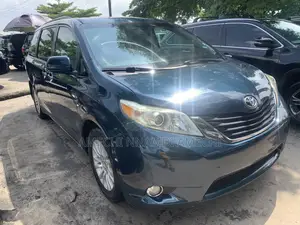 Toyota Sienna Limited AWD 7-Passenger 2013 Gray