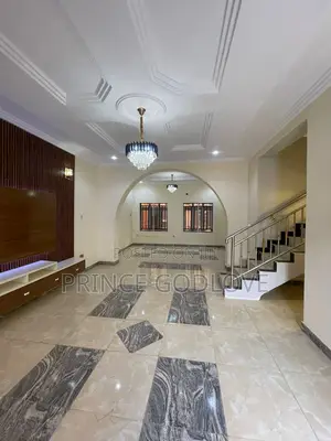 5bdrm Duplex in Garki for sale