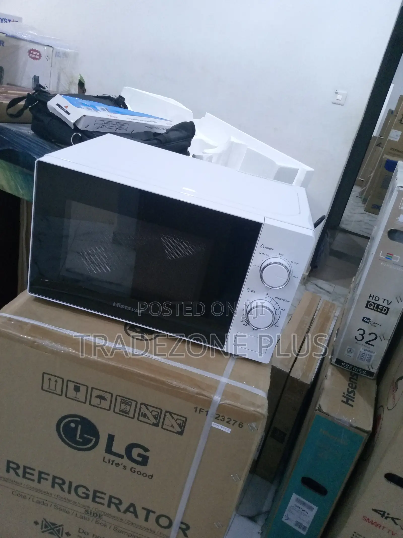 H2mows10 Hisense 700W Microwave Oven