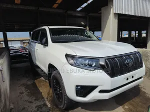 Photo - Toyota Land Cruiser Prado 2022 White