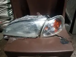 Set of Headlights With Pointer for Toyota Paso