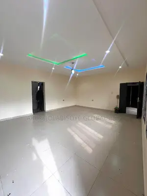 3bdrm Block of Flats in Jahi Timber Garage for rent