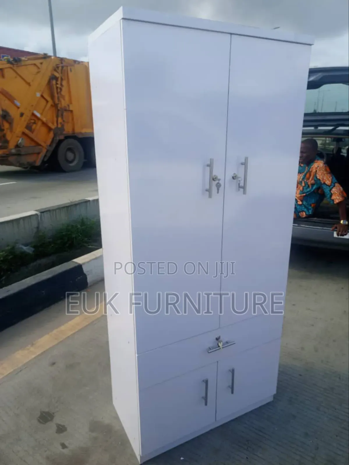 32 Inches by 6ft With Partitions Inside