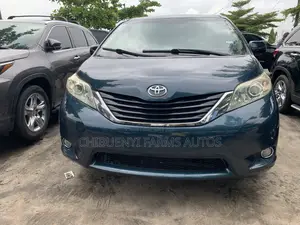 Toyota Sienna XLE FWD 8-Passenger 2013 Green