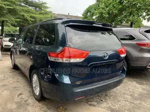 Toyota Sienna XLE FWD 8-Passenger 2013 Green