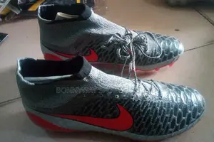 Size 40 Magister Ankle Soccer Boot