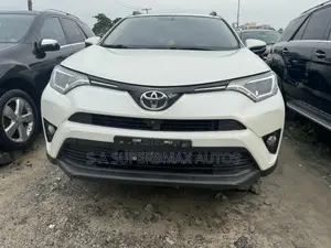 Toyota RAV4 SE AWD (2.5L 4cyl 6A) 2017 White