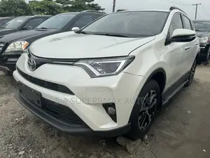 Toyota RAV4 SE AWD (2.5L 4cyl 6A) 2017 White
