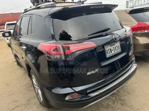 Toyota RAV4 2018 Blue