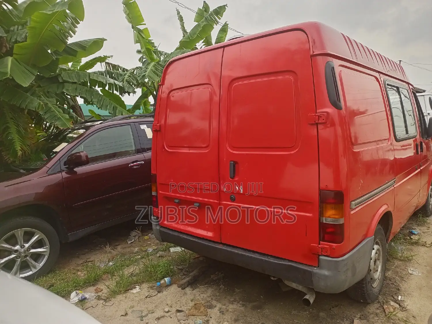 Ford Transit 2000 Red
