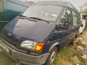 Ford Transit 2000 Blue