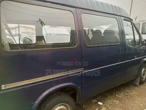 Ford Transit 2000 Blue