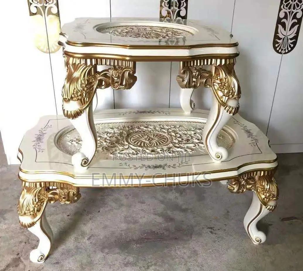 King Classic Center Table and Side Stool