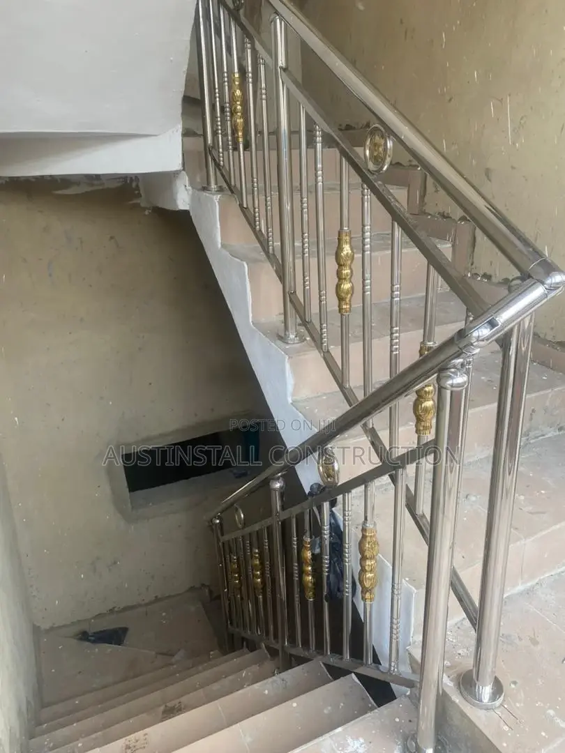 Stainless and Frameless Glass Hand Rail