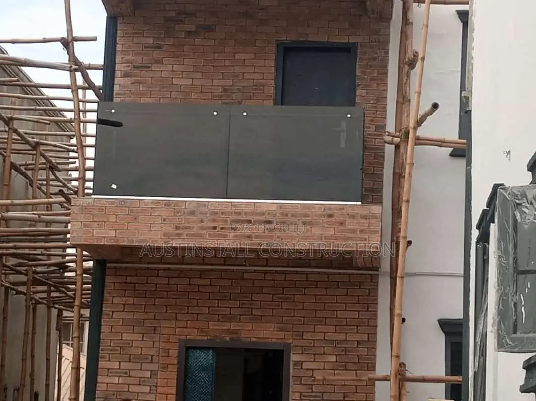 Stainless and Frameless Glass Hand Rail