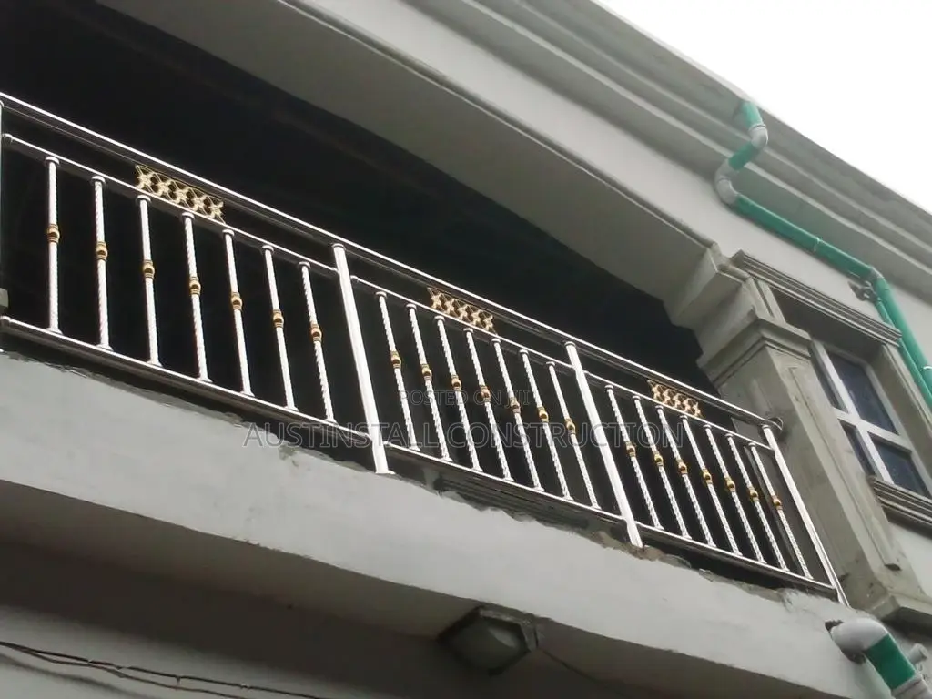 Stainless and Frameless Glass Hand Rail