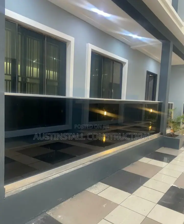 Stainless and Frameless Glass Hand Rail