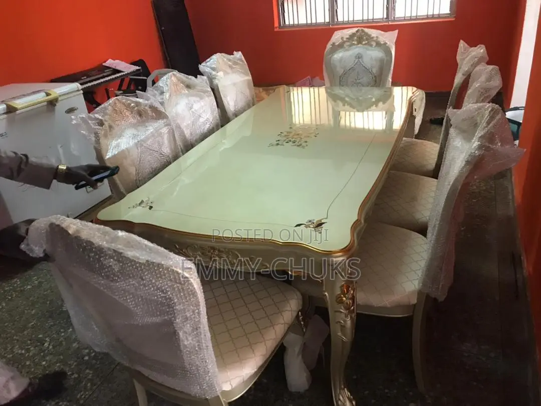 Luxury 8 Seaters Dinning Table