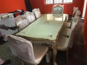 Luxury 8 Seaters Dinning Table