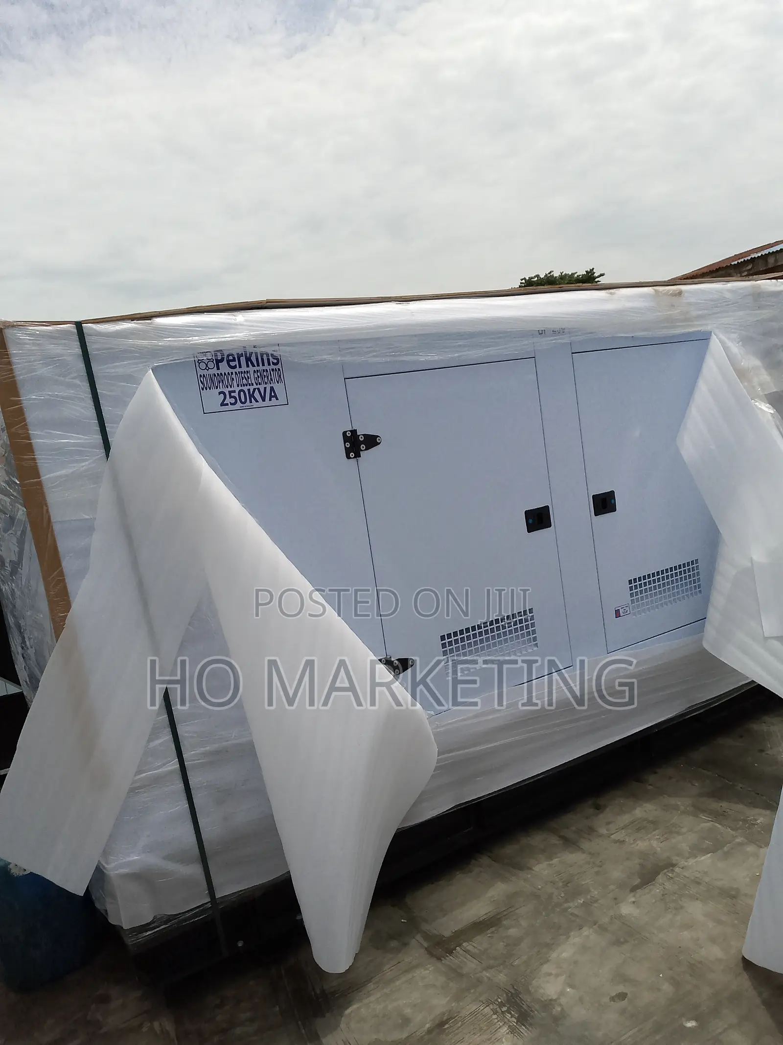 Efficient 250kva Perkins Soundproof Generator