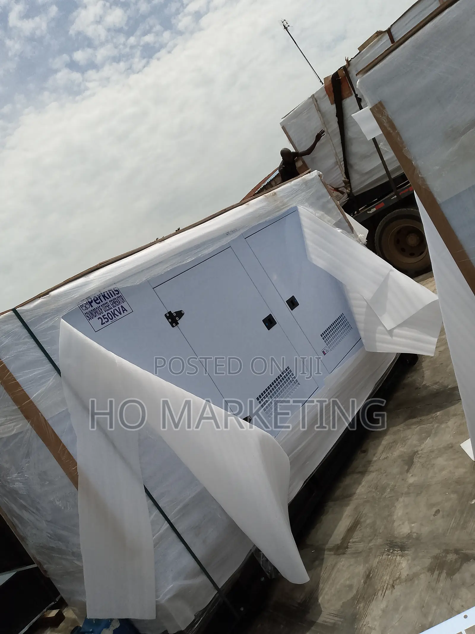Authentic Perkins 250kva Soundproof Generator