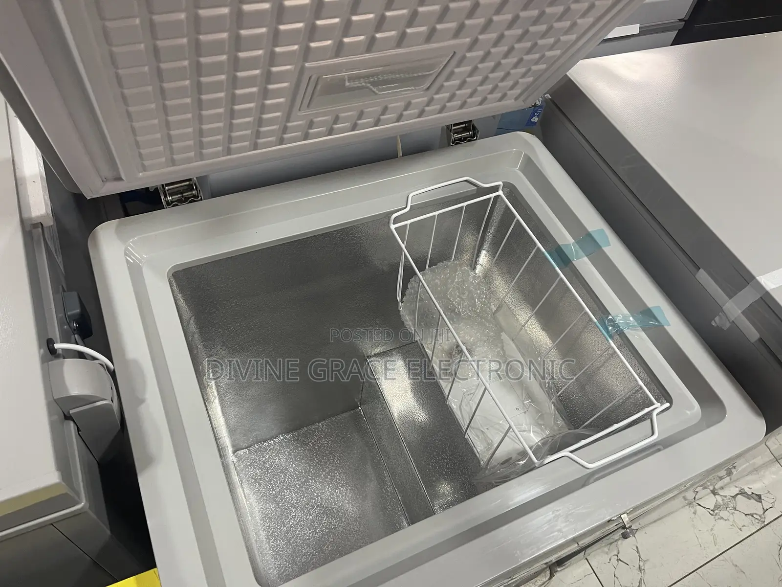 100 Litres Skyrun Chest Freezer R