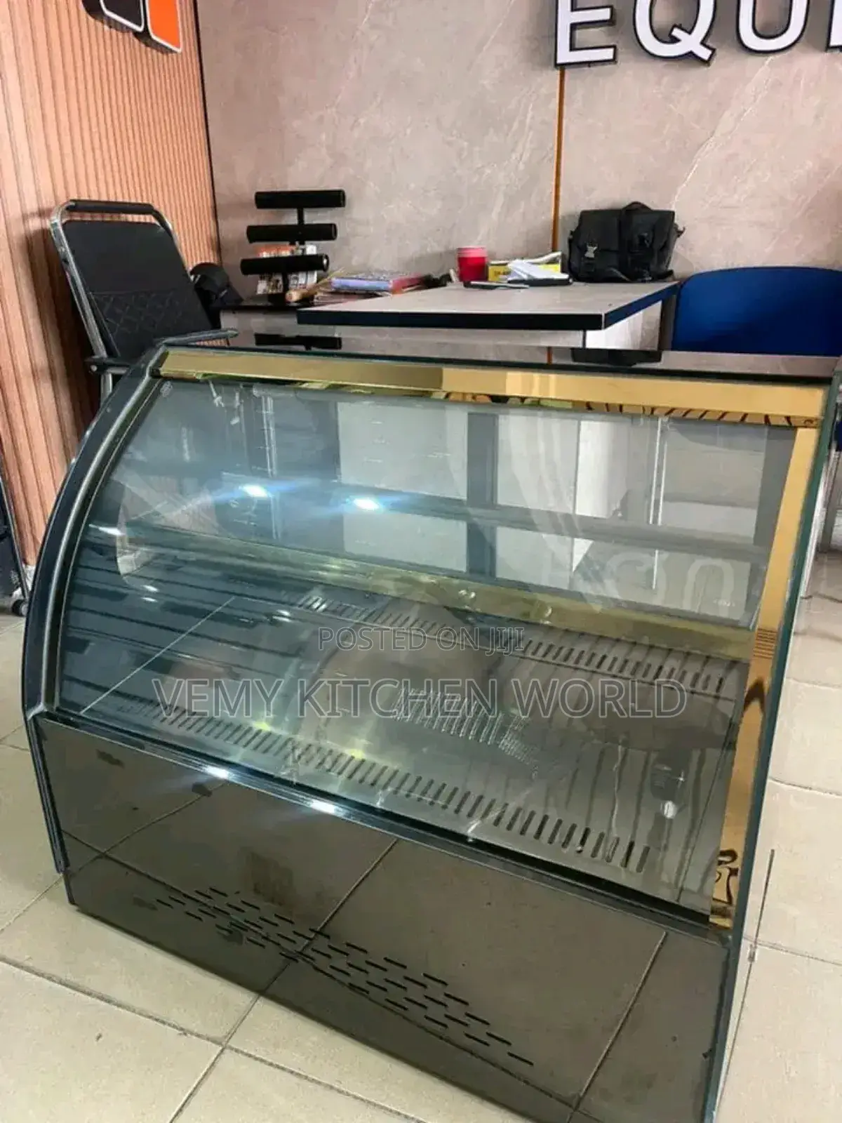 Curved Glass 4ft Cake Chiller