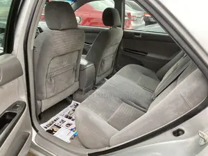 Toyota Camry LE 4dr Sedan (2.4L 4cyl 5A) 2005 Silver