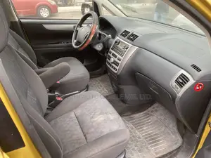 Toyota Avensis Verso 2.0 Petrol 2008 Gold