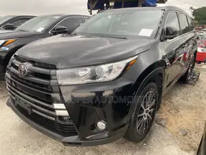 Toyota Highlander XLE 4x4 V6 (3.5L 6cyl 8A) 2018 Black