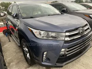 Toyota Highlander 2018 Blue