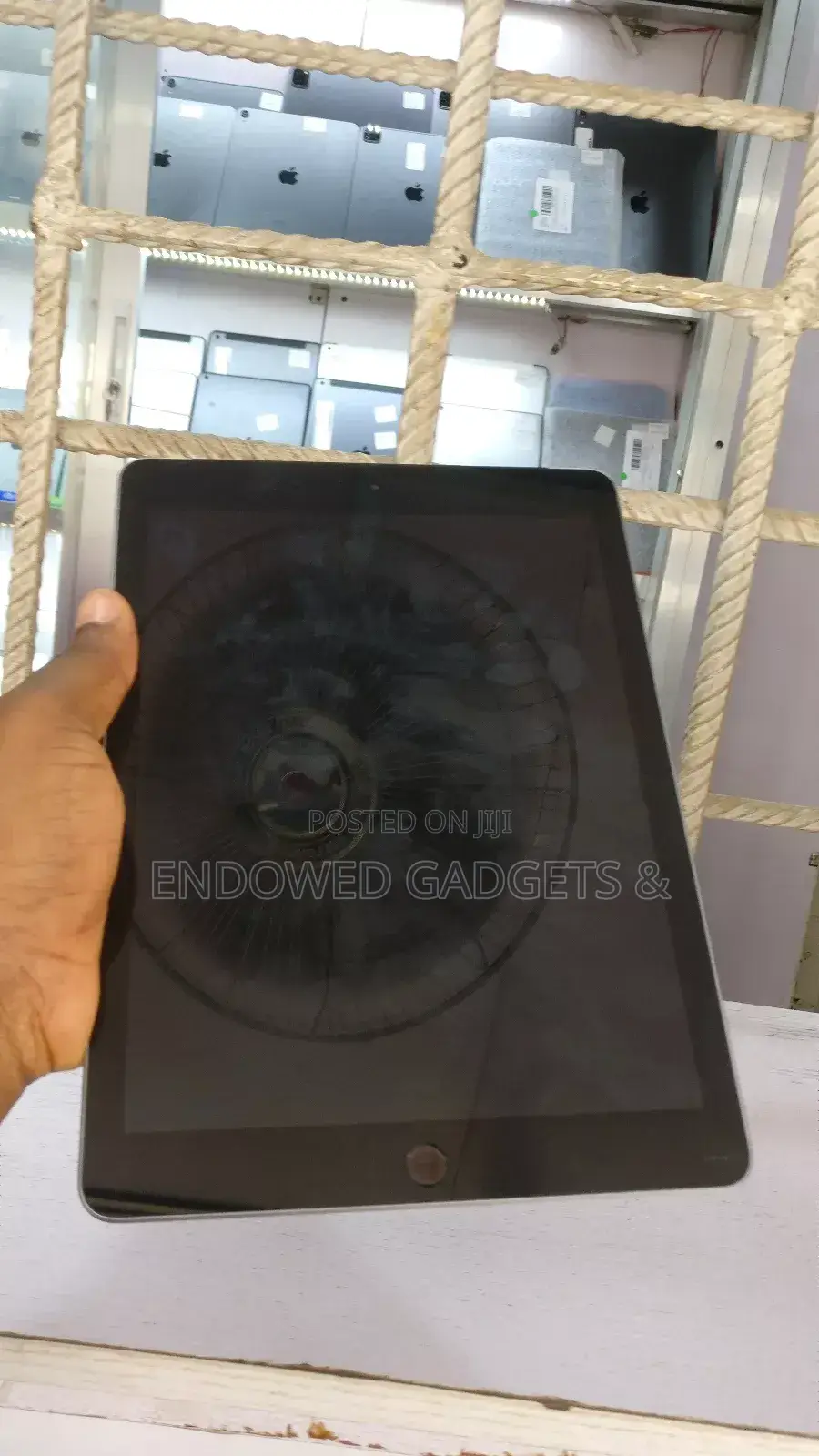 Apple iPad 9.7 128 GB Gray