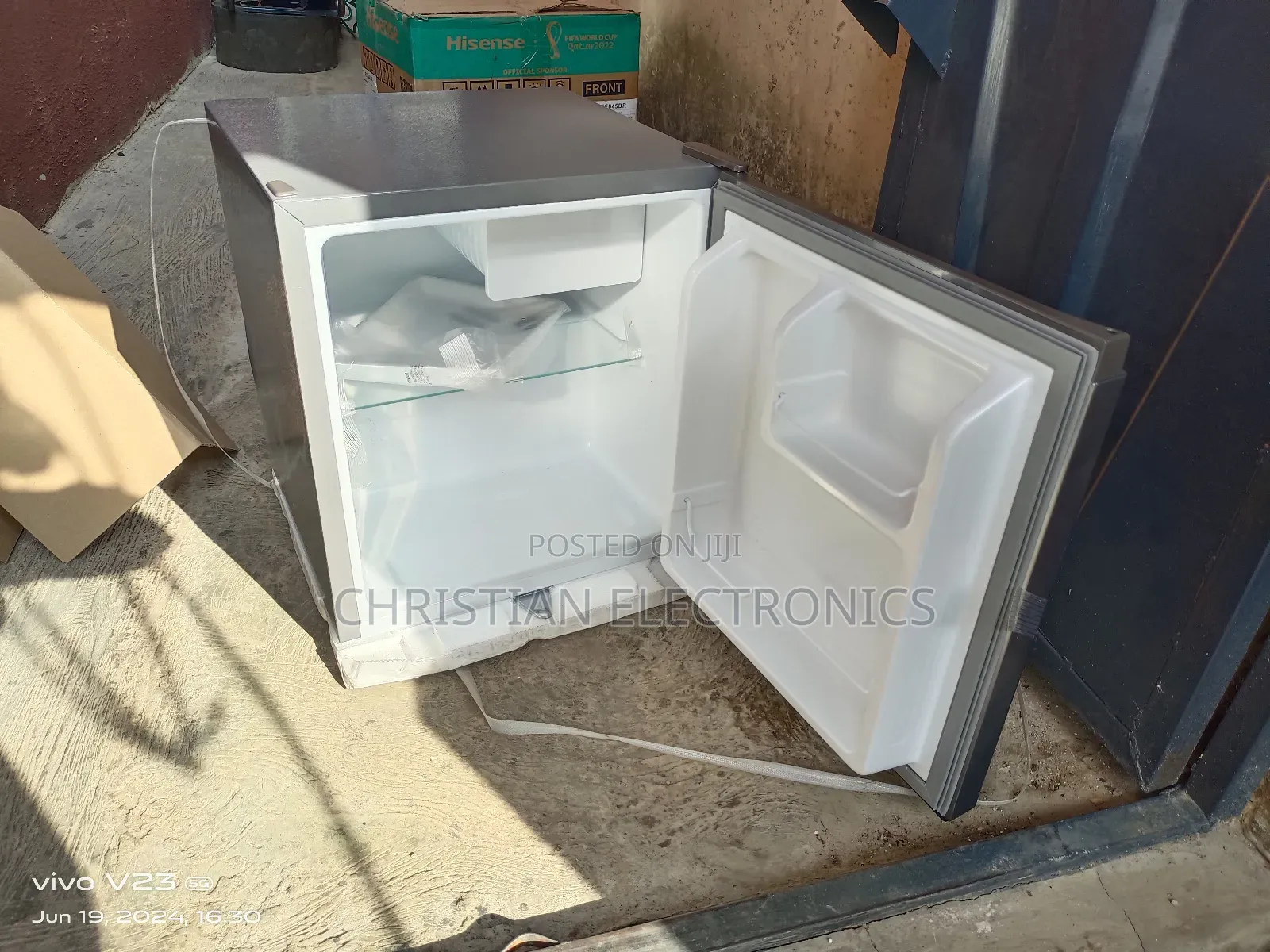 Hisense 45l Bedside Refrigerator Brand New
