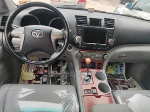Toyota Highlander 2010 Silver