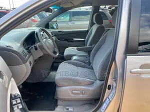 Toyota Sienna LE AWD 2005 Silver