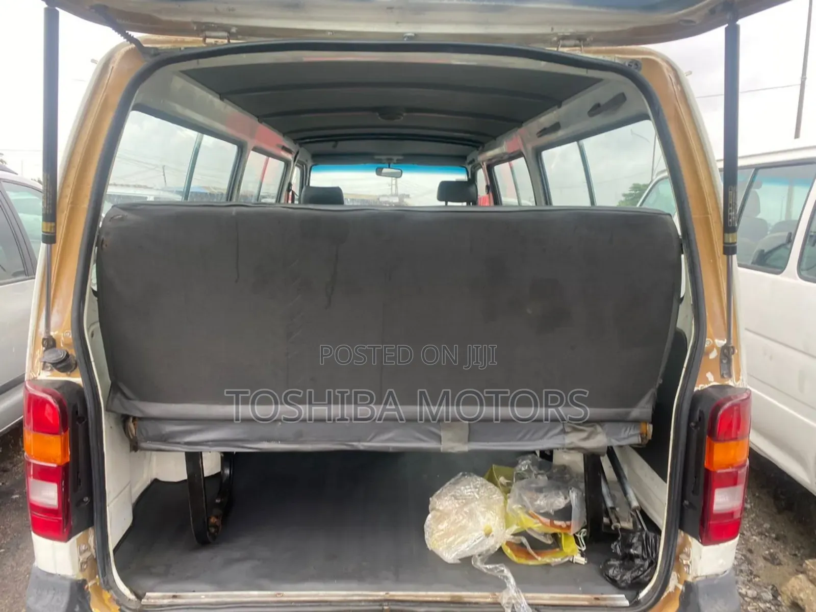 Toyota HiAce 1999 White