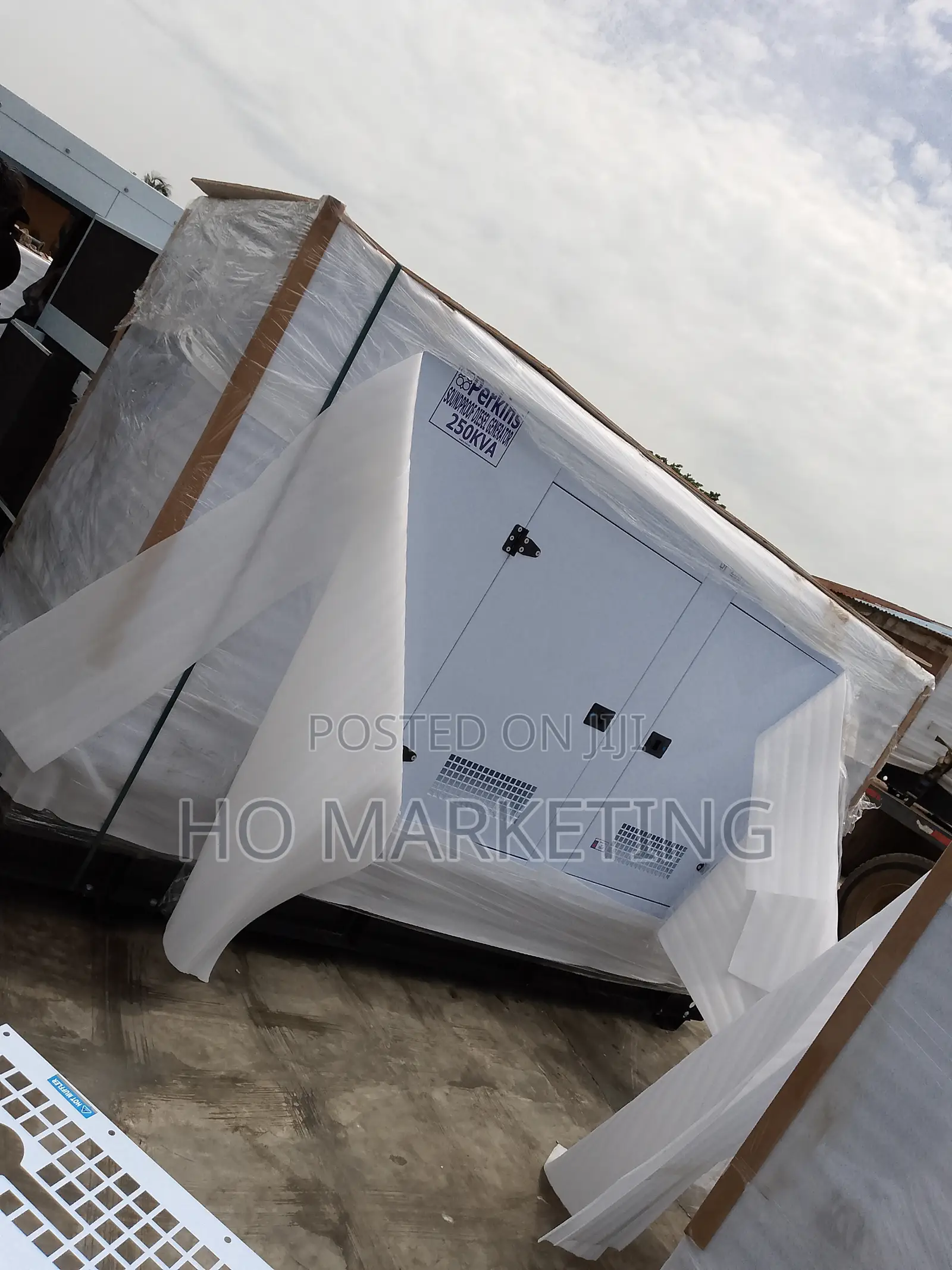 Functional Perkins Soundproof Generator~250kva