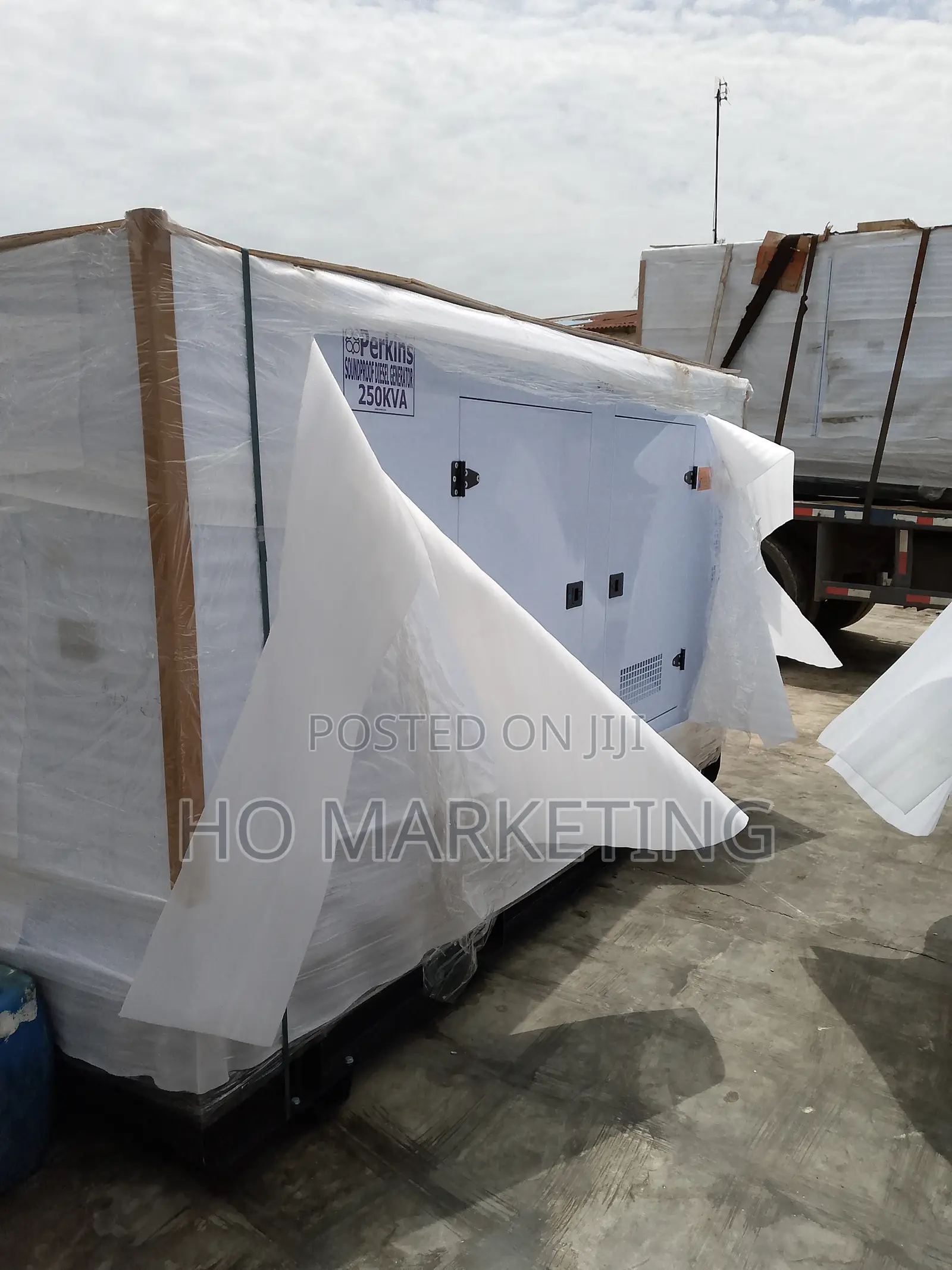 Super New Perkins 250kva Soundproof Gen