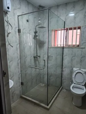 Cubicle Hinged Shower Glass