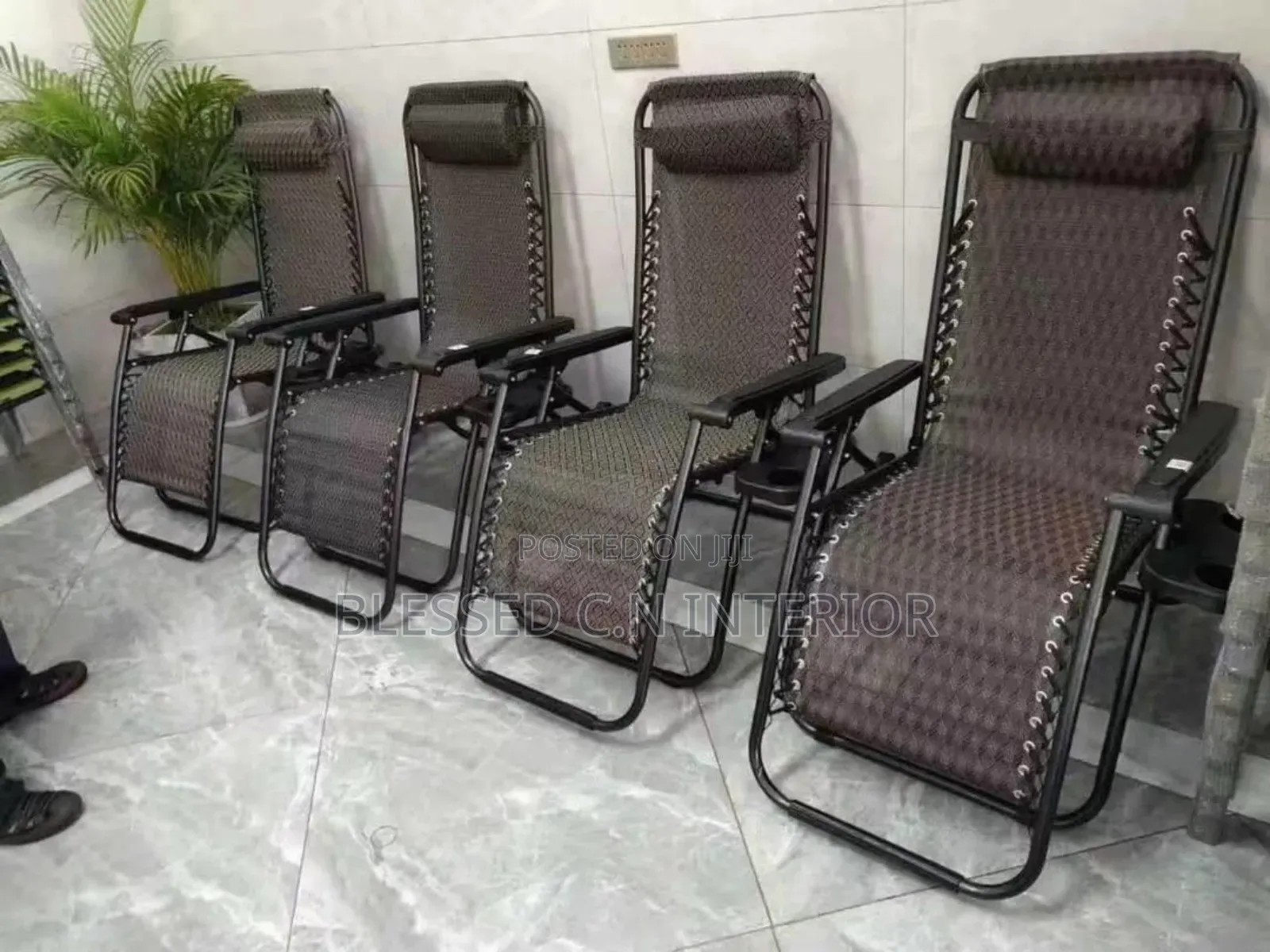 Classic Relaxing Pool Chair Bed