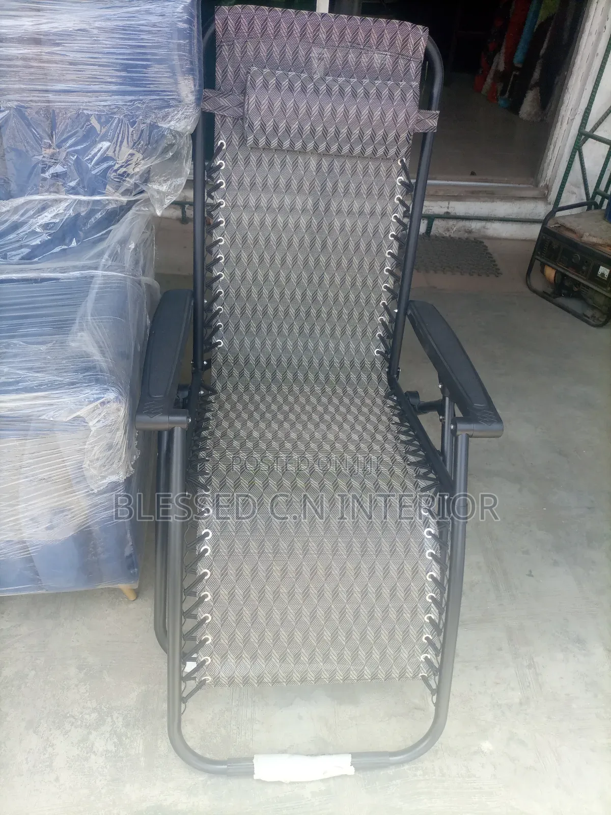 Classic Relaxing Pool Chair Bed
