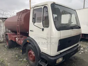Foreign Used Mercedes Benz Water Tanker Truck.
