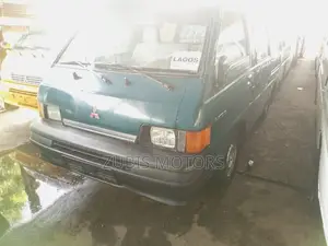 Mitsubishi L300 2000 Green