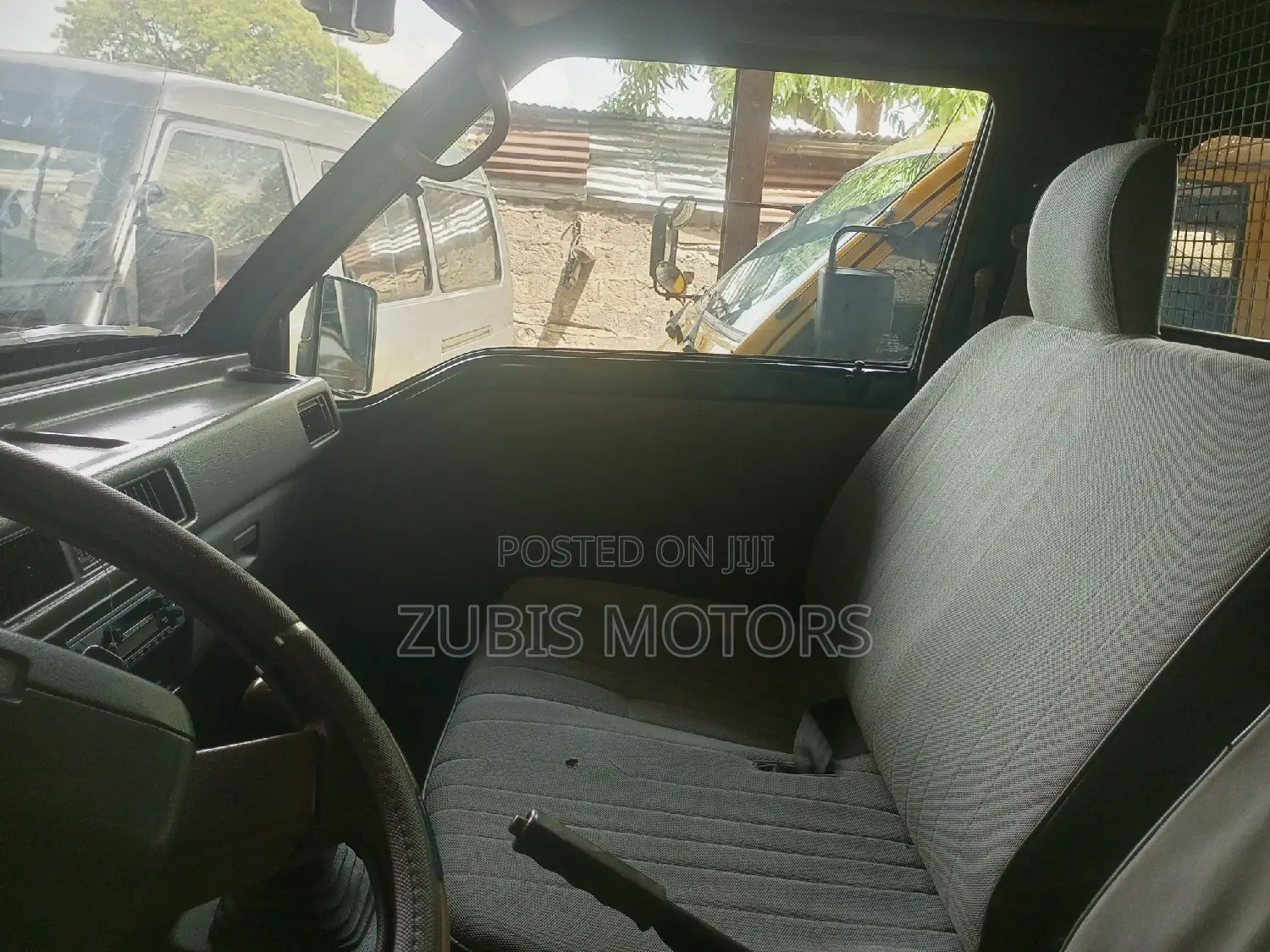 Mitsubishi L300 2000 Green
