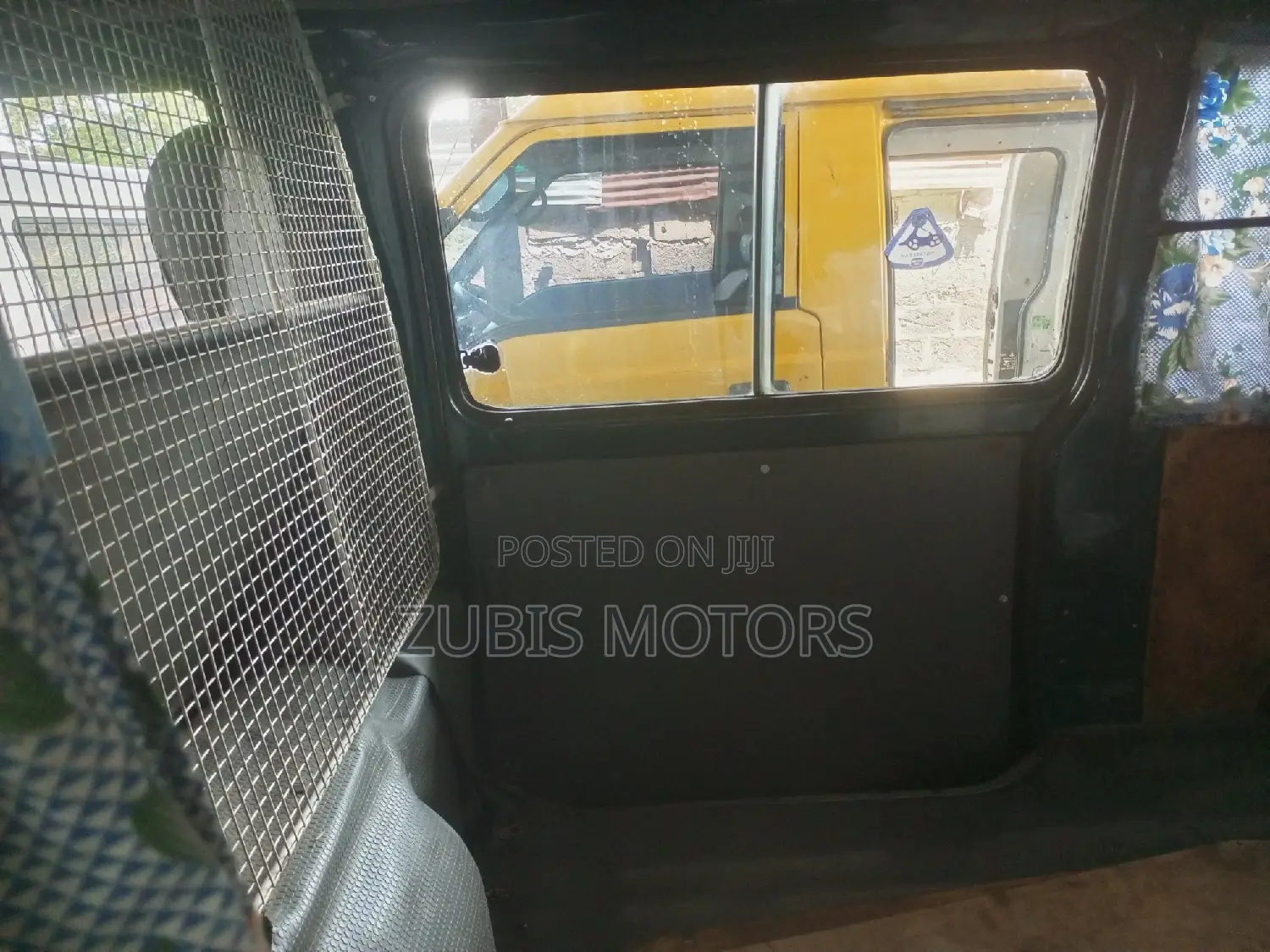 Mitsubishi L300 2000 Green