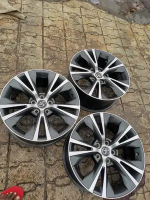 Toyota Highlander 18 Rim 2015